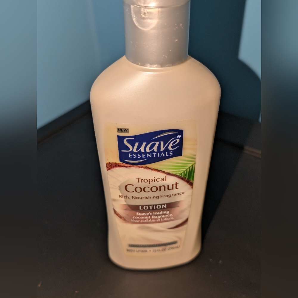 NWOT Suave Essentials Tropical Coconut Body Lotion 10oz